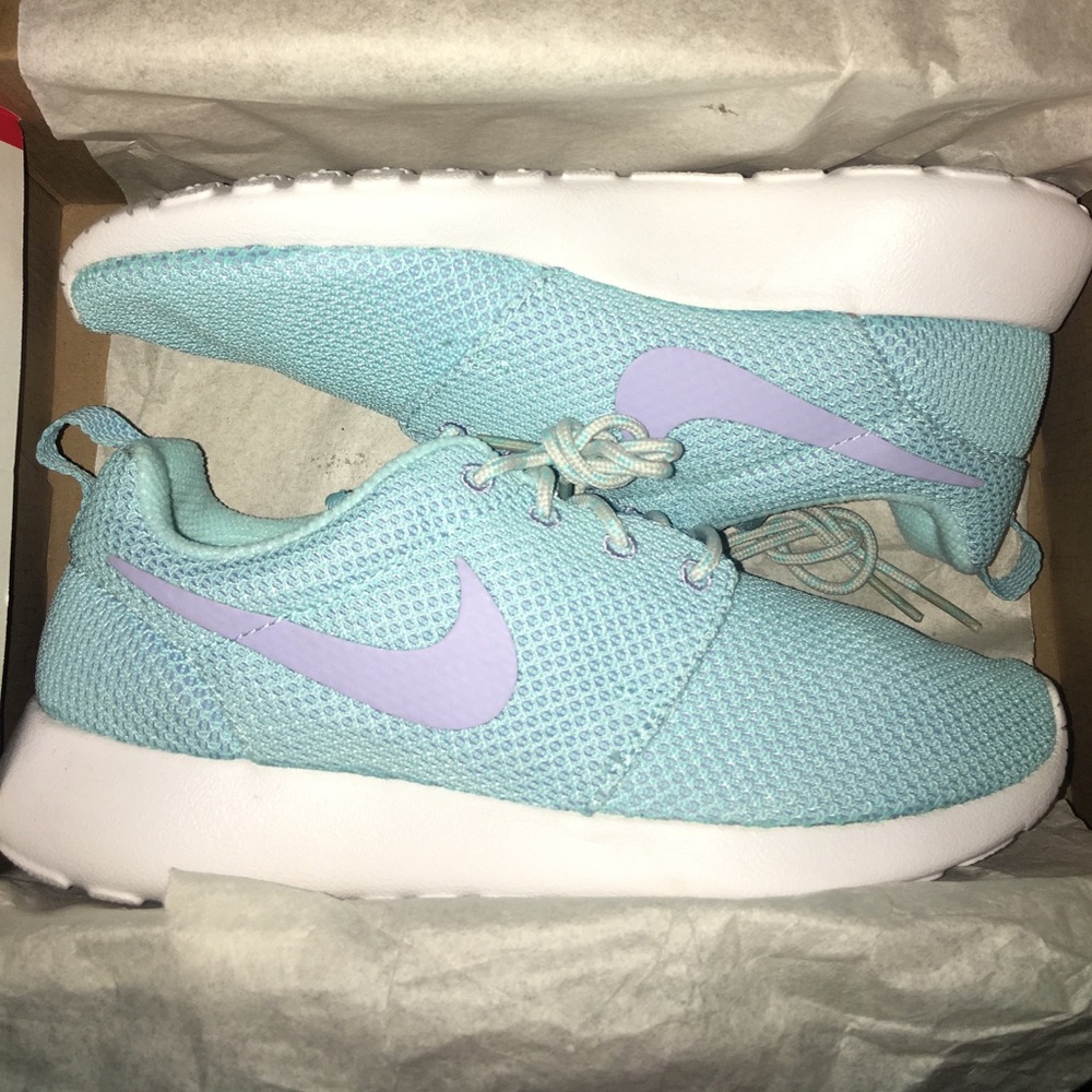 WMNS Nike Rosherun
