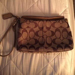 ❌SOLD❌Authentic Coach wristlet