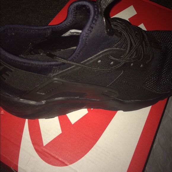 All black nike Huaraches - Picture 3 of 4