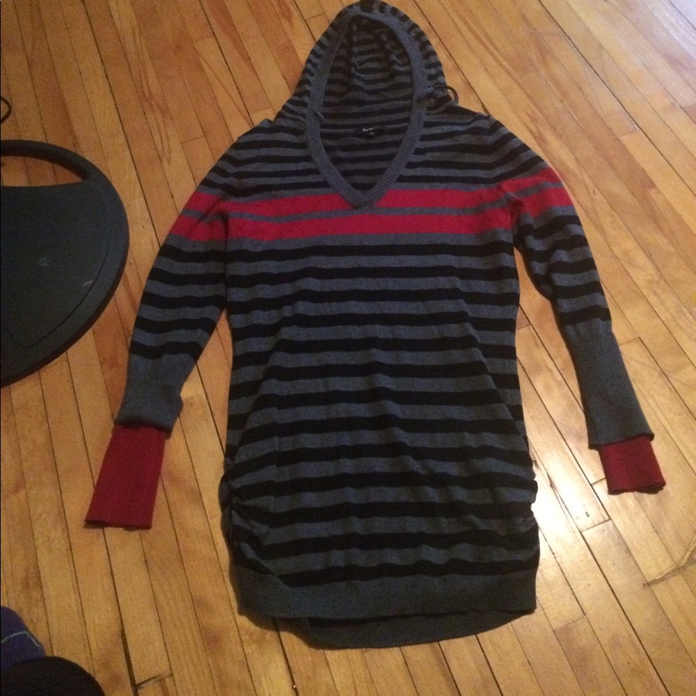 Hooded v neck, draw string sweater