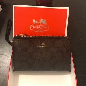 SALE SALE!!!      Coach clutch