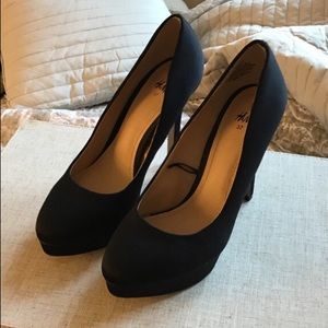 H & M pumps