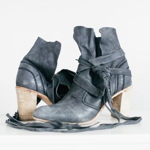 Free People blue/gray ballerina tie booties 👌🏻