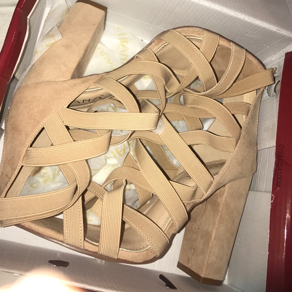 Nude heels!!