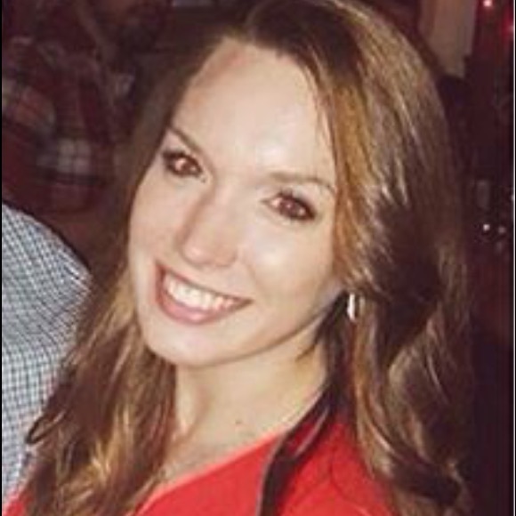 Meet your Posher, Caitlin - Picture 2 of 7