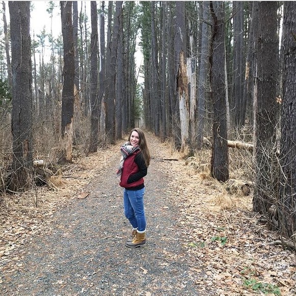 Meet your Posher, Caitlin - Picture 3 of 7