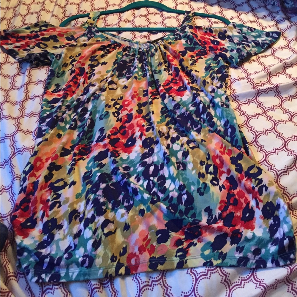 Cold shoulder blouse in leopard print