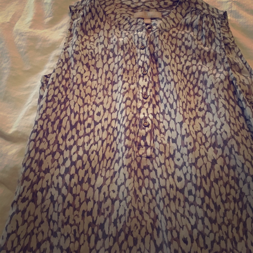 Beautiful print sleeveless blouse