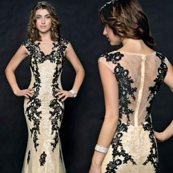 Prom dresses - Picture 3 of 3