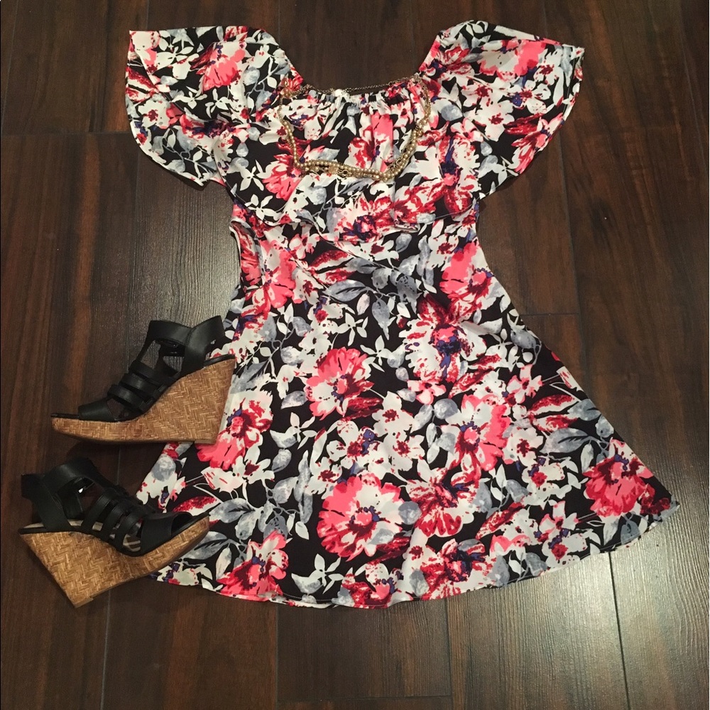 LOWEST PRICE DROP THIS WEEKEND ONLY Floral dress