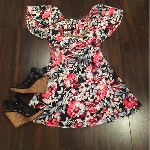 LOWEST PRICE DROP THIS WEEKEND ONLY Floral dress