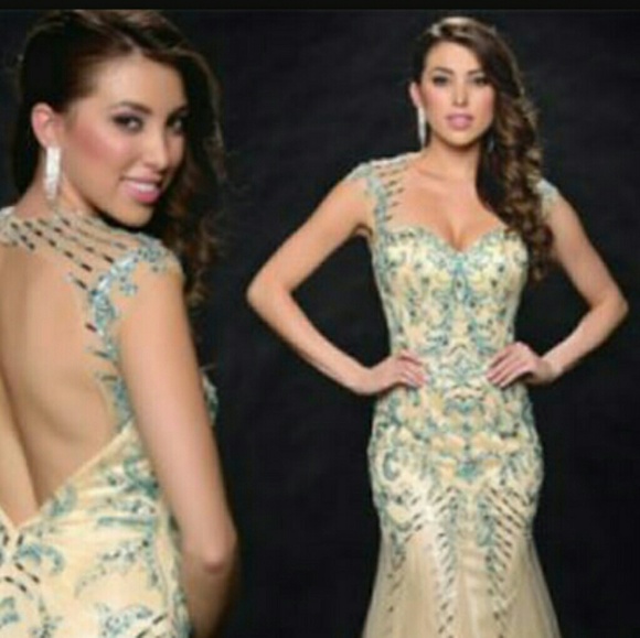 Prom dresses - Picture 2 of 3