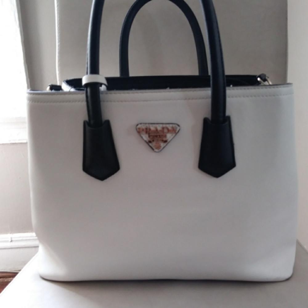 Large White handbag (Prada)
