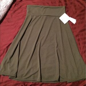 Large BNWT Olive LulaRoe Azure skirt
