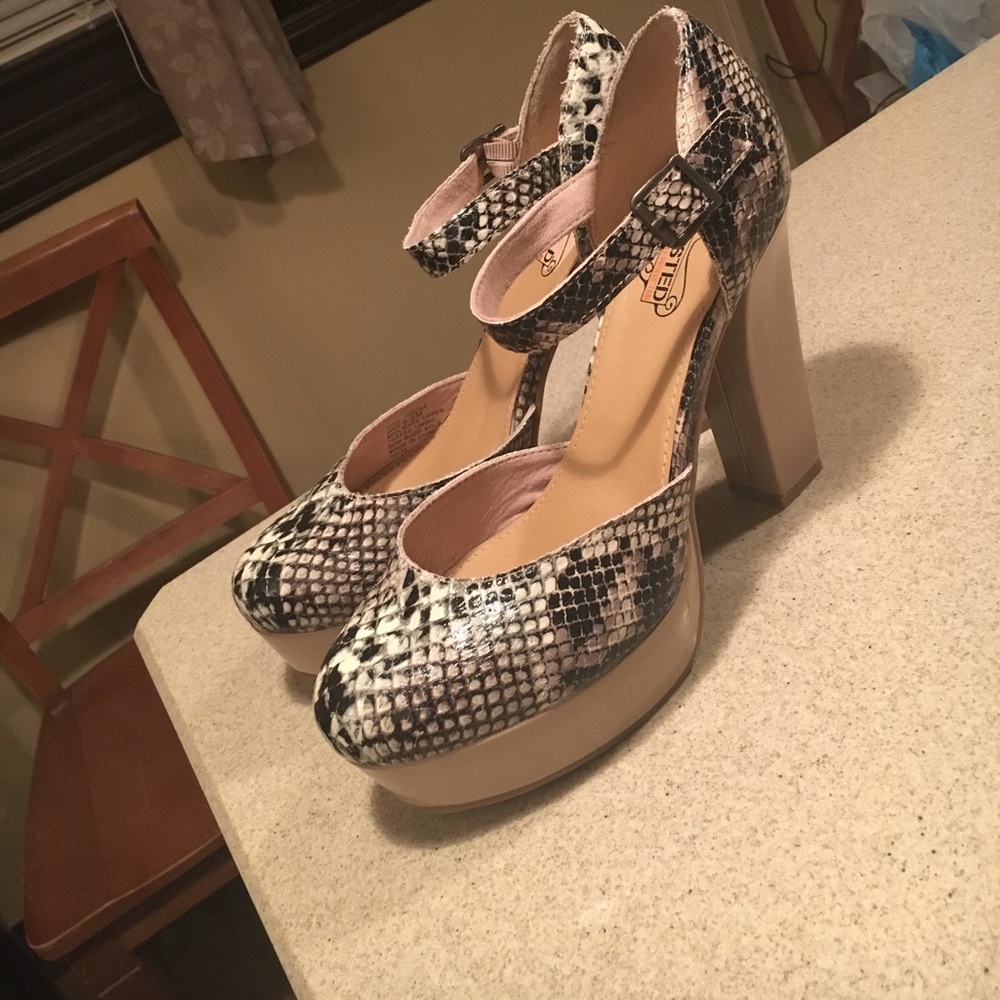 Size 8.5 unlisted heels