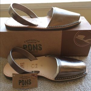 Brand new women's Pons Avarcas sandals size 10