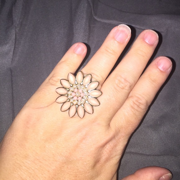 🌟B2G1F🌟 Adjustable flower ring - Picture 1 of 3