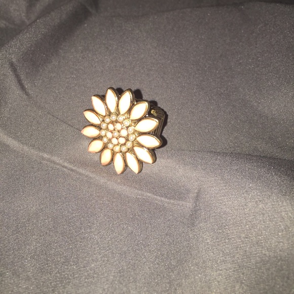 🌟B2G1F🌟 Adjustable flower ring - Picture 2 of 3