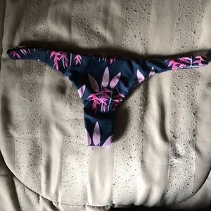 ✖️SOLD✖️Acacia Pipeline Bottom in Heliconia