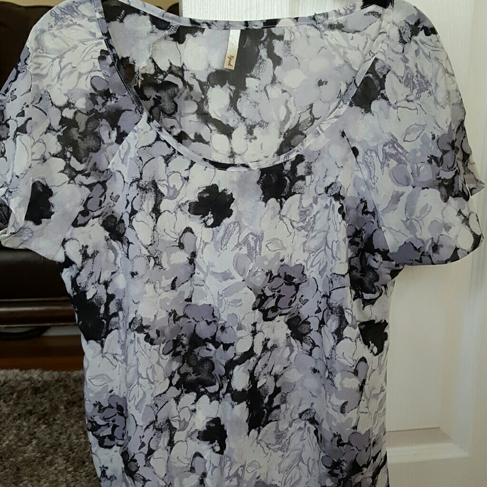Bjewel flowery shirt size medium