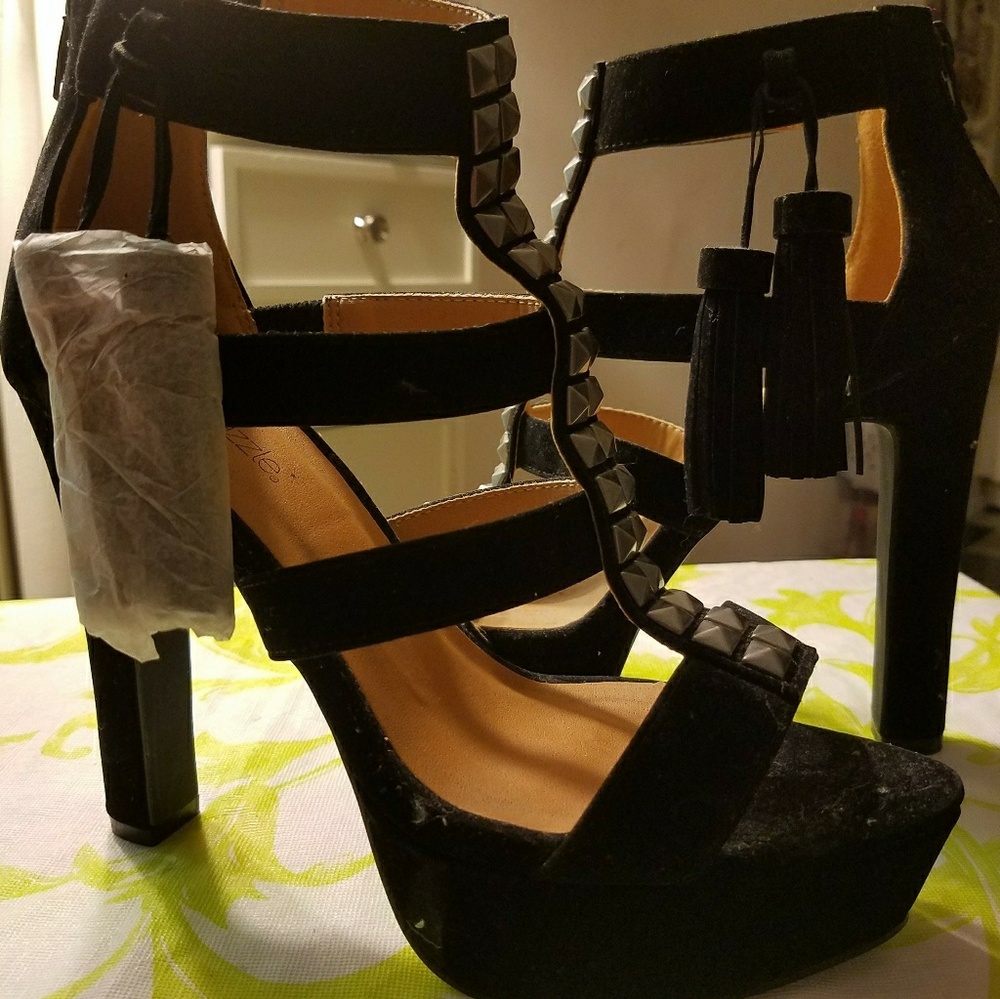BRAND NEW High Heeled Shoes with Tassles - Picture 1 of 3