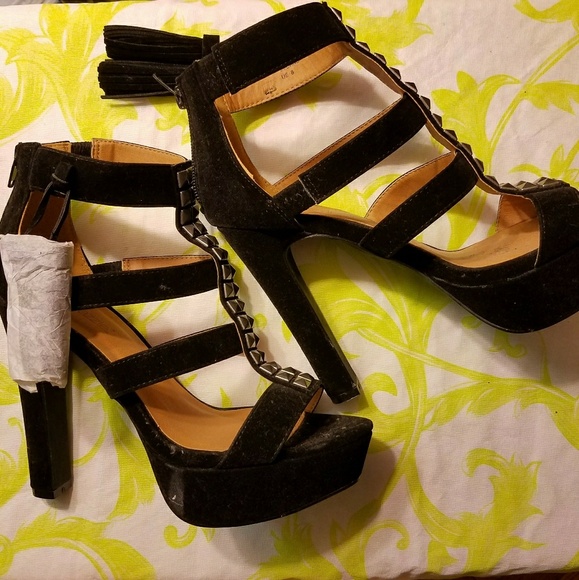 BRAND NEW High Heeled Shoes with Tassles - Picture 2 of 3