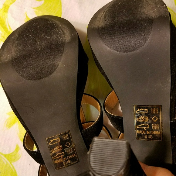 BRAND NEW High Heeled Shoes with Tassles - Picture 3 of 3