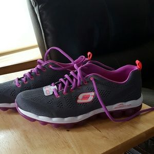 Ladie's Skech-Air tennis shoes
