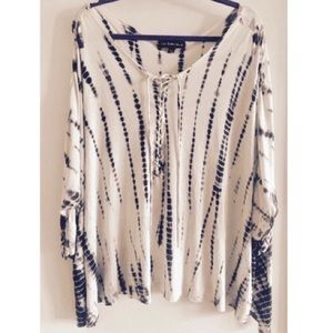 **SALE💕Rock & Republic Cream and Navy Lace up Top