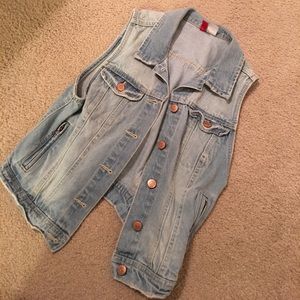 Denim vest 💕