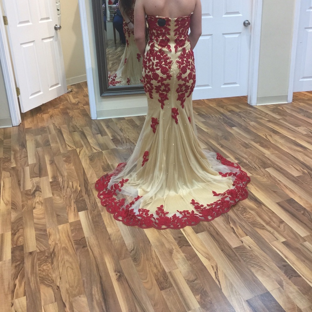 Meet your Posher, Elizabeth