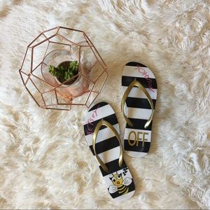 ✨SALE✨Betsy Johnson Buzz Off Flip Flops