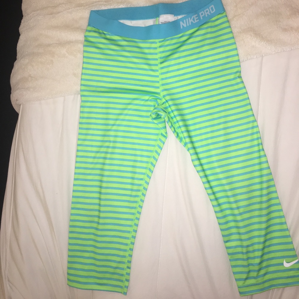 Nike Pro Striped Crop Leggings