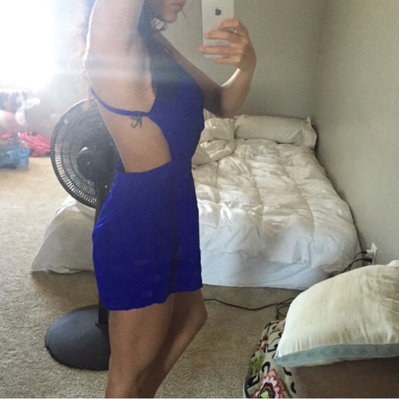 Backless royal blue romper - Picture 3 of 3