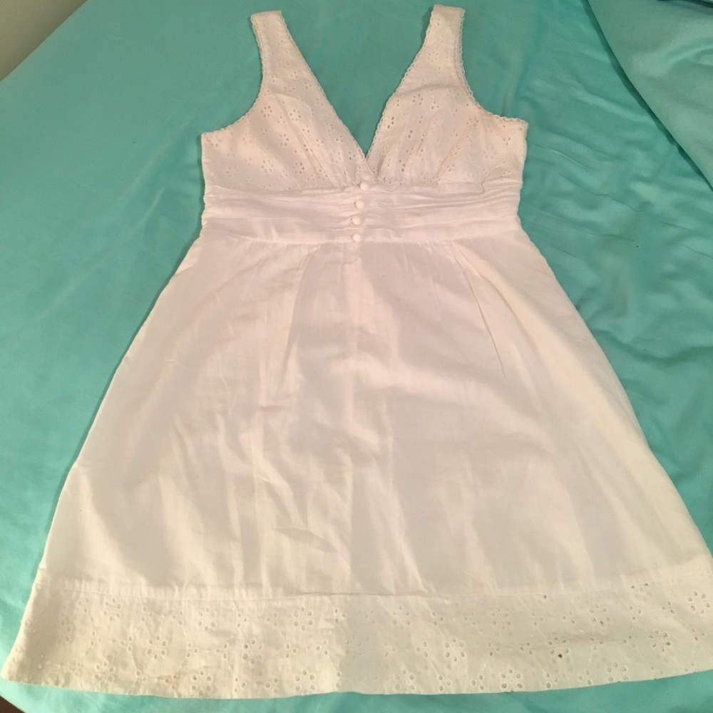 White sleeveless dress