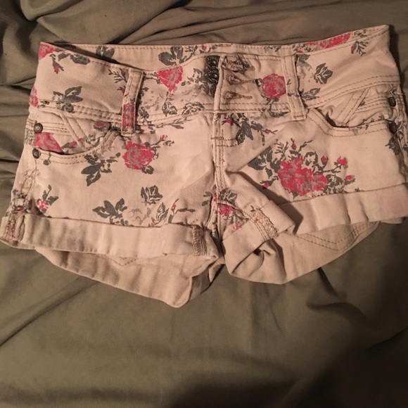 Shorts - Picture 1 of 3