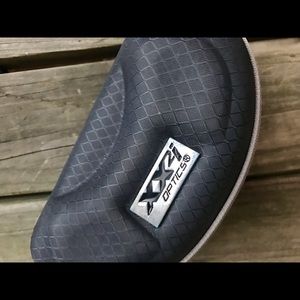 Hard shell glasses case