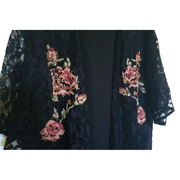 🖤🌹 Blackheart • Lace Embroidered Kimono 🌹🖤 - Picture 3 of 6