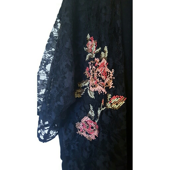 🖤🌹 Blackheart • Lace Embroidered Kimono 🌹🖤 - Picture 4 of 6