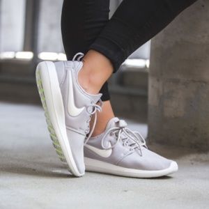 Nike roshe 2 grey and white size 7.5