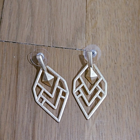 Vintage gold geometric earring - Picture 4 of 4