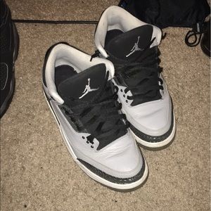 Air Jordan wolf grey 3's