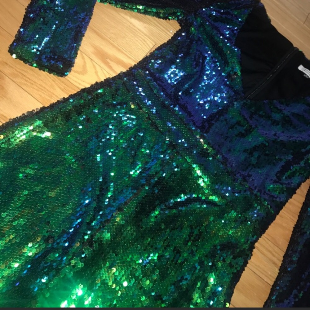 MERMAID SEQUIN V NECK ROMPER *NWT* - ❤️❤️❤️ - Picture 3 of 8