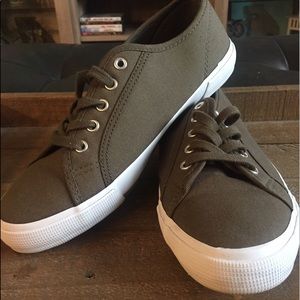 Old Navy Canvas Sneakers