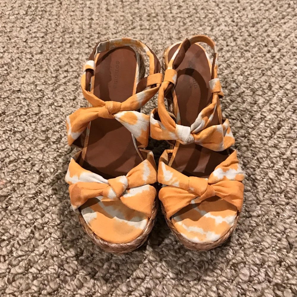 Hello tie dye wedges