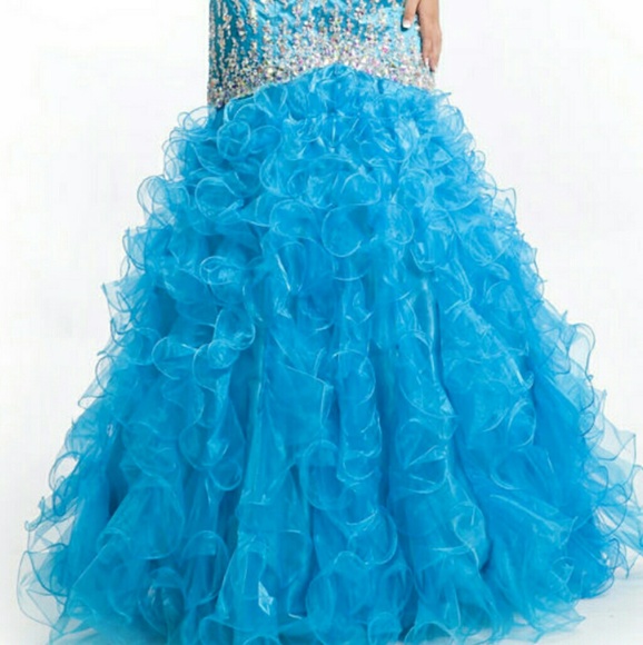 Prom dresses - Picture 2 of 2