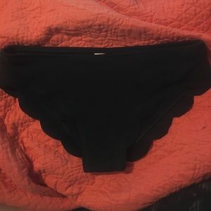 Scalloped bikini bottoms in Hunter Green