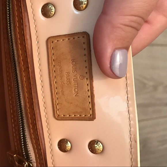 Louis Vuitton - Picture 2 of 7