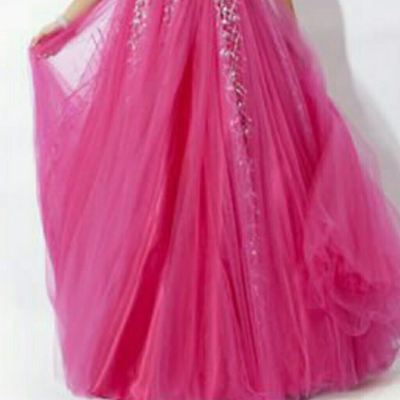 Prom dresses - Picture 2 of 2