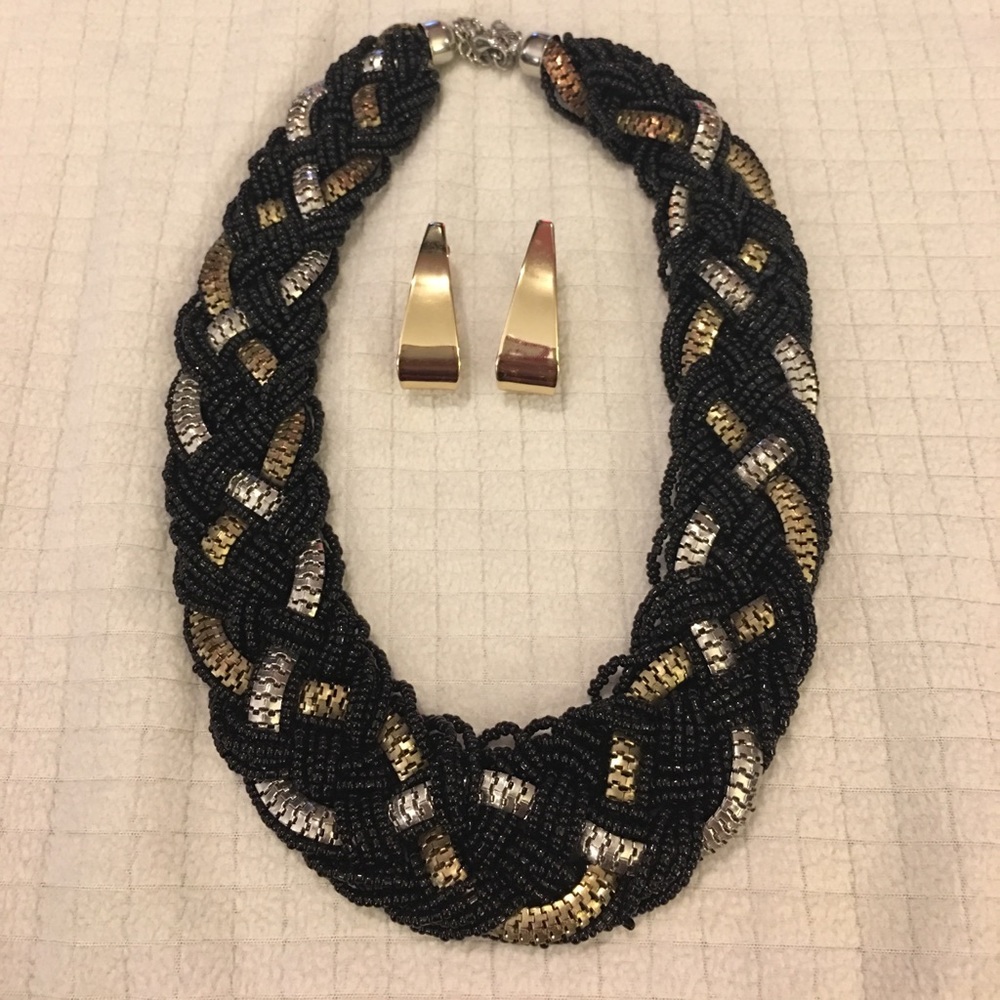 Gold/Silver/Black beaded necklace 👠💃🏻